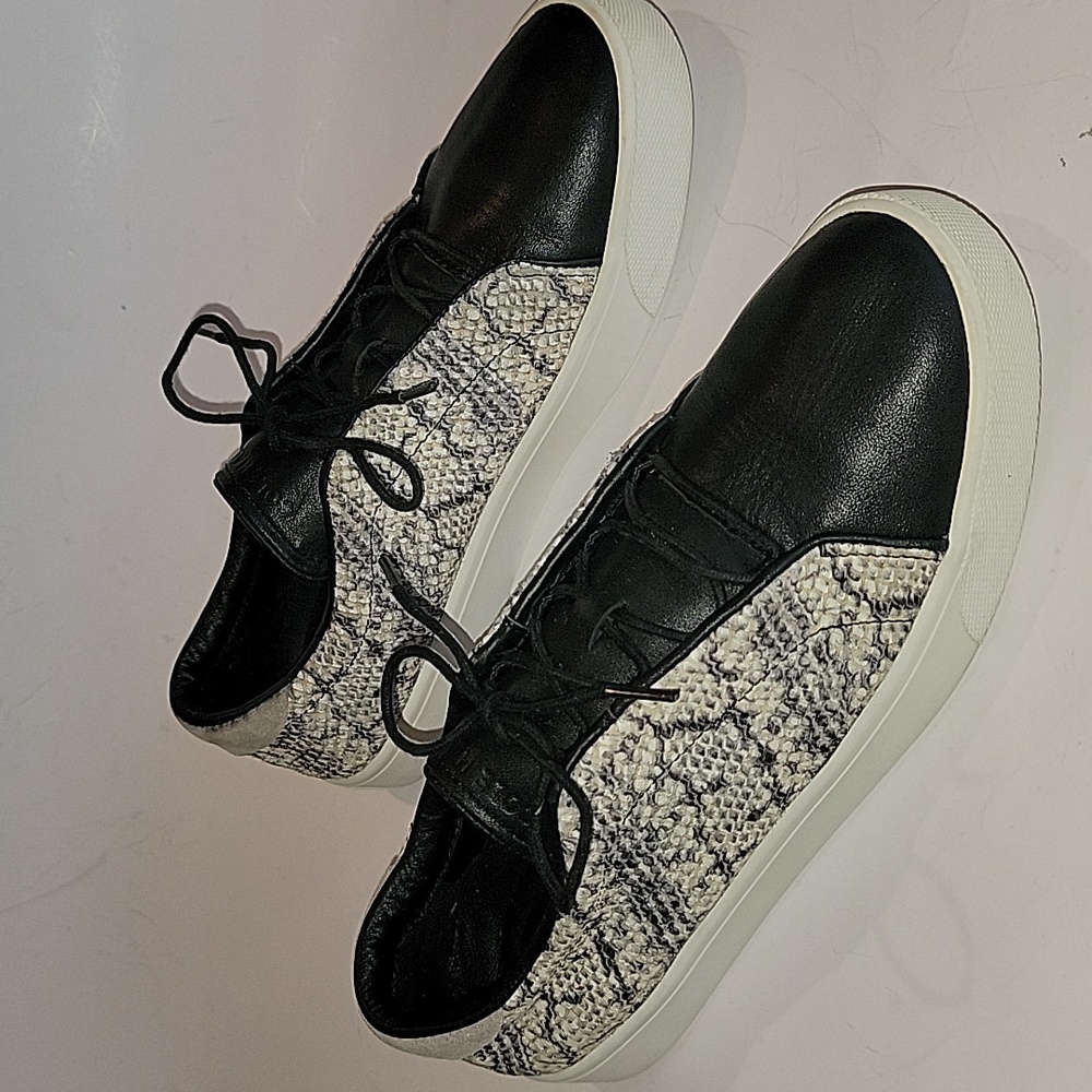 COLE HAAN WOMEN'S GRANSPRO SPECTATOR SNEAKERS - Picture 2 of 15
